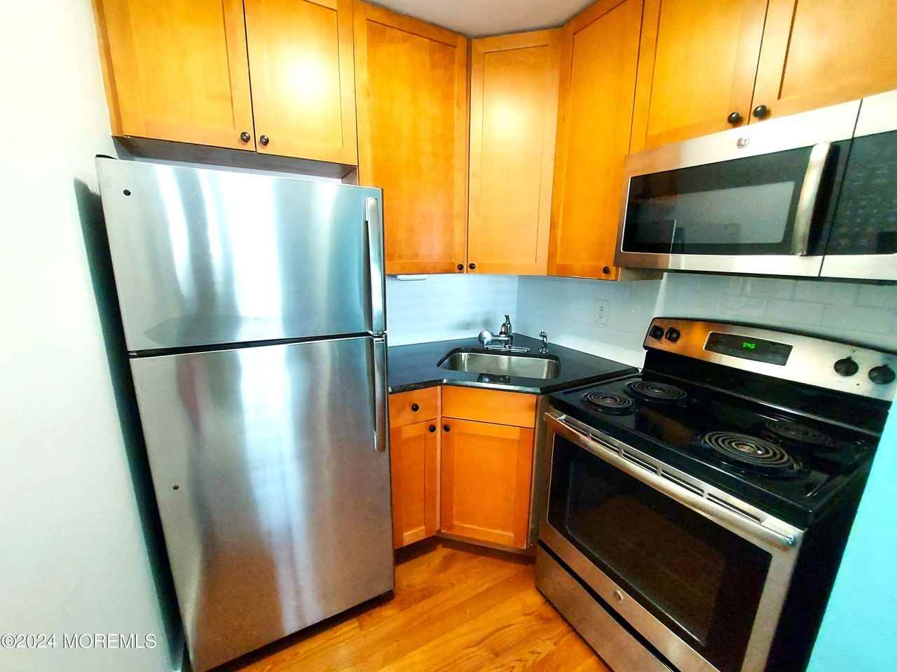 302 5th Ave #2 - Photo 6 of 22