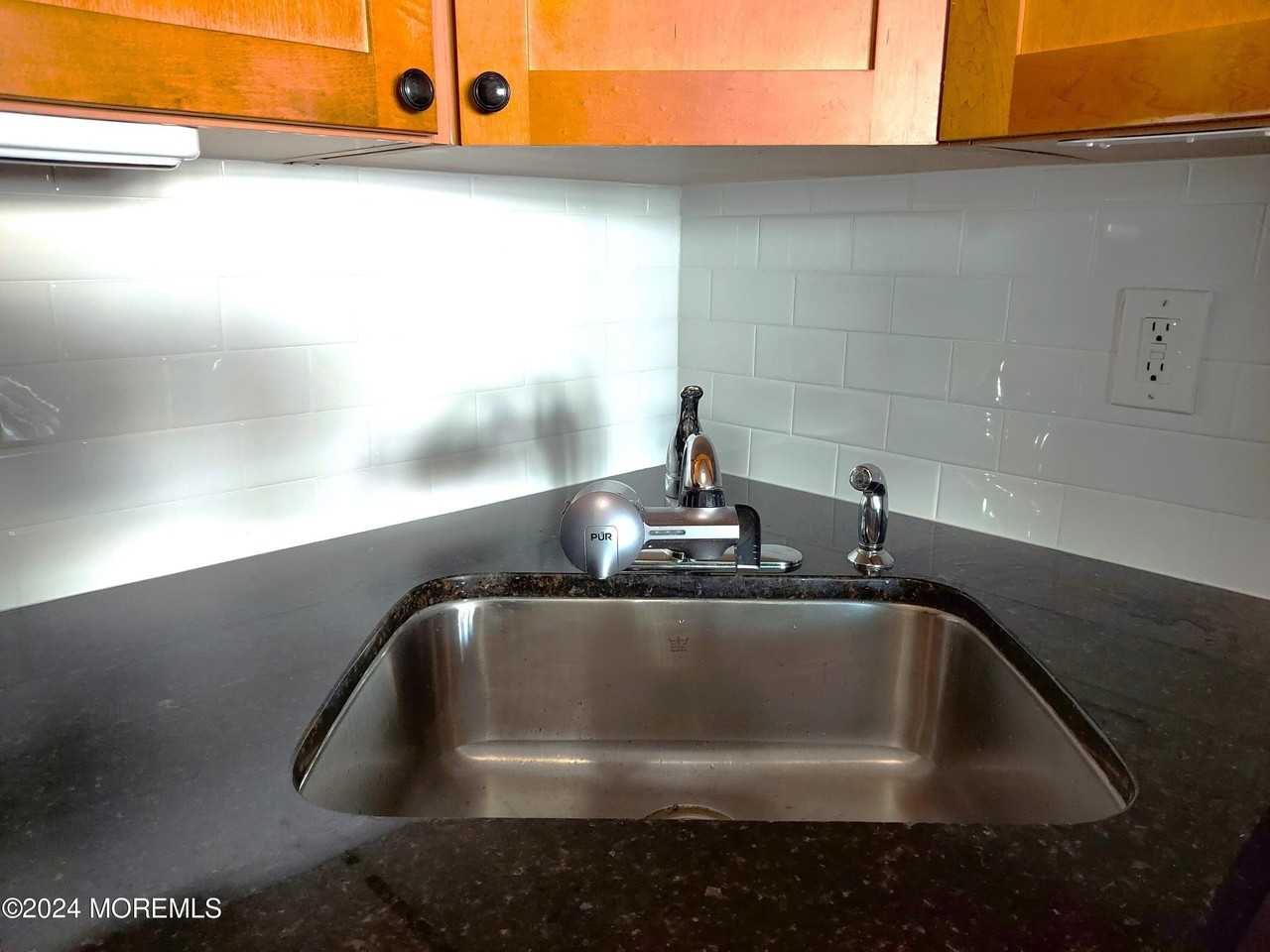 302 5th Ave #2 - Photo 7 of 22