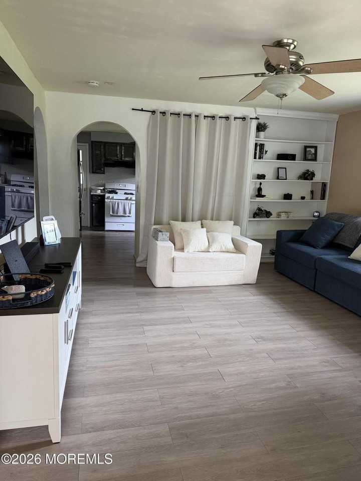10 Smith St - Photo 5 of 40