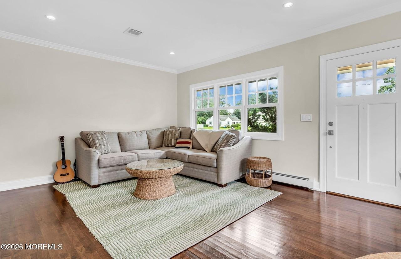 500 9th Ave - Photo 7 of 35