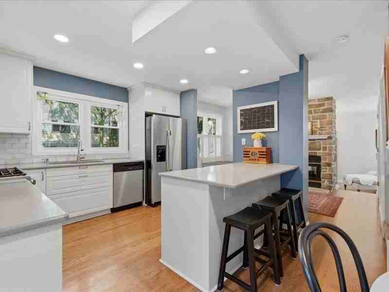 3311 N Racine Ave #A - Photo 6 of 31