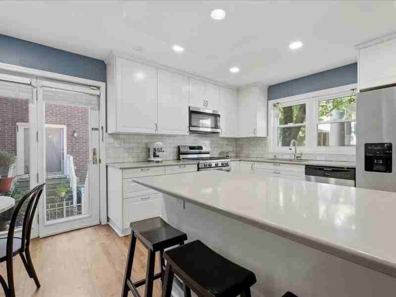 3311 N Racine Ave #A - Photo 7 of 31