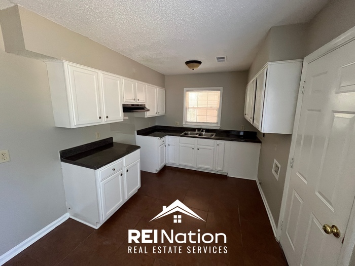 3636 Venable Rd - Photo 4 of 17