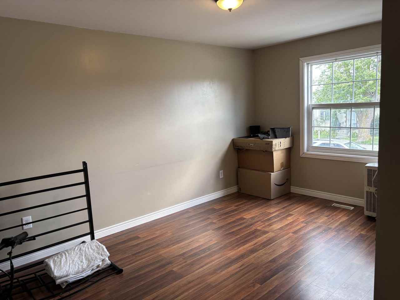 75 Pine St S - Photo 5 of 15