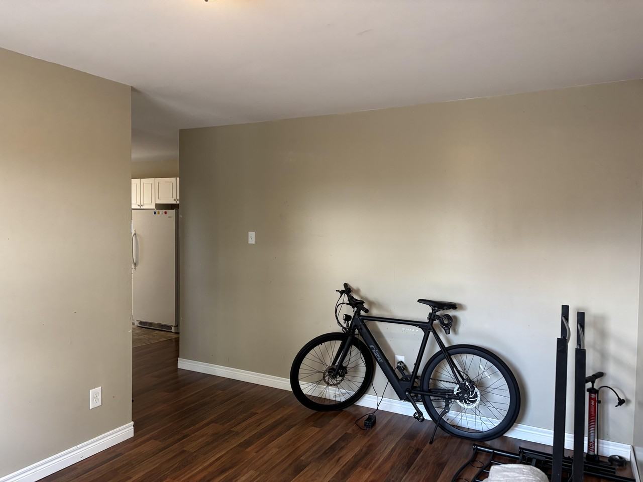 75 Pine St S - Photo 6 of 15