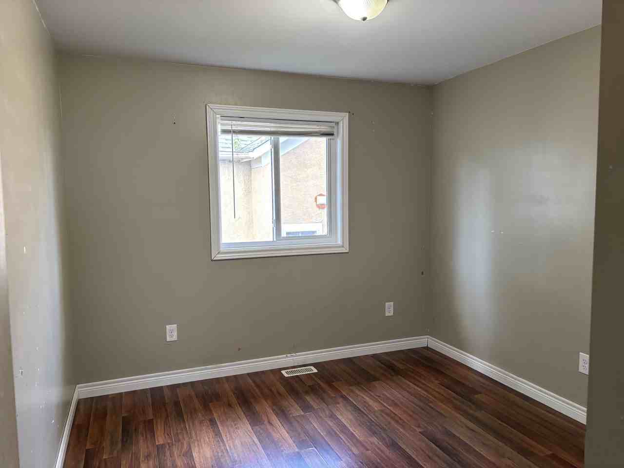 75 Pine St S - Photo 7 of 15