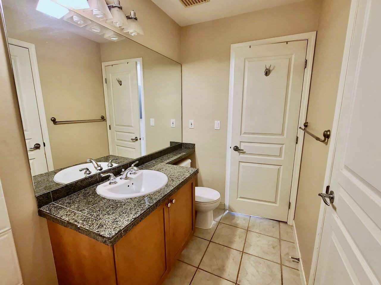 5605 Hampton Pl - Photo 3 of 14