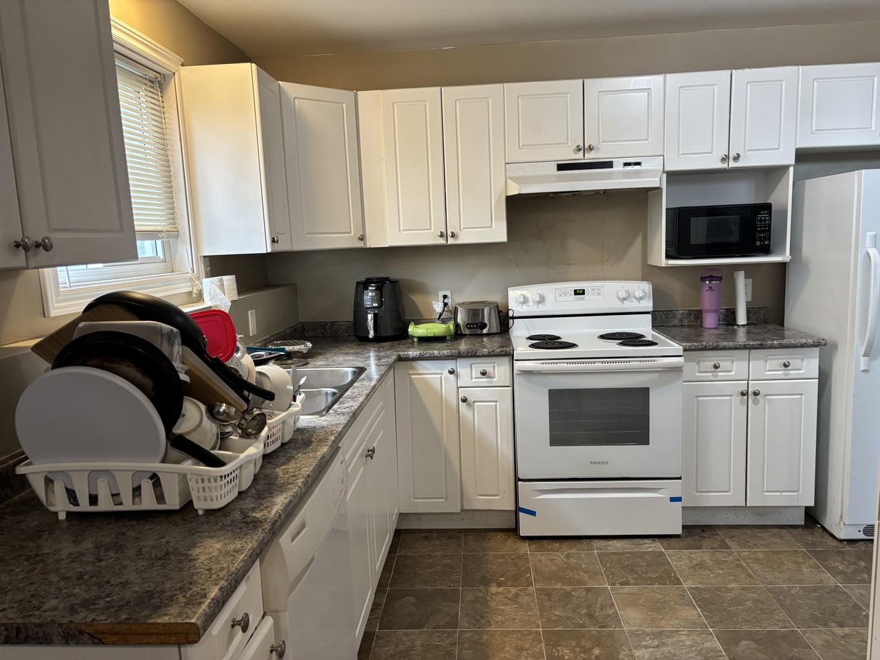 75 Pine St S - Photo 2 of 7