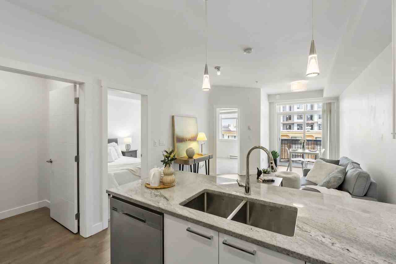 20686 Eastleigh Cres - Photo 4 of 40