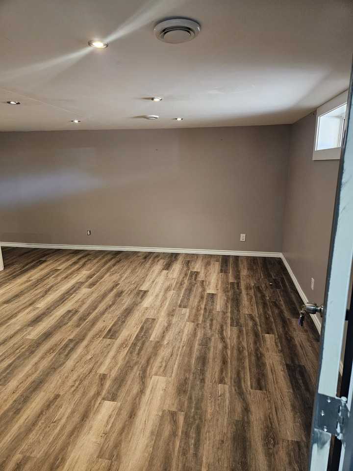 404 St John St - Photo 3 of 16