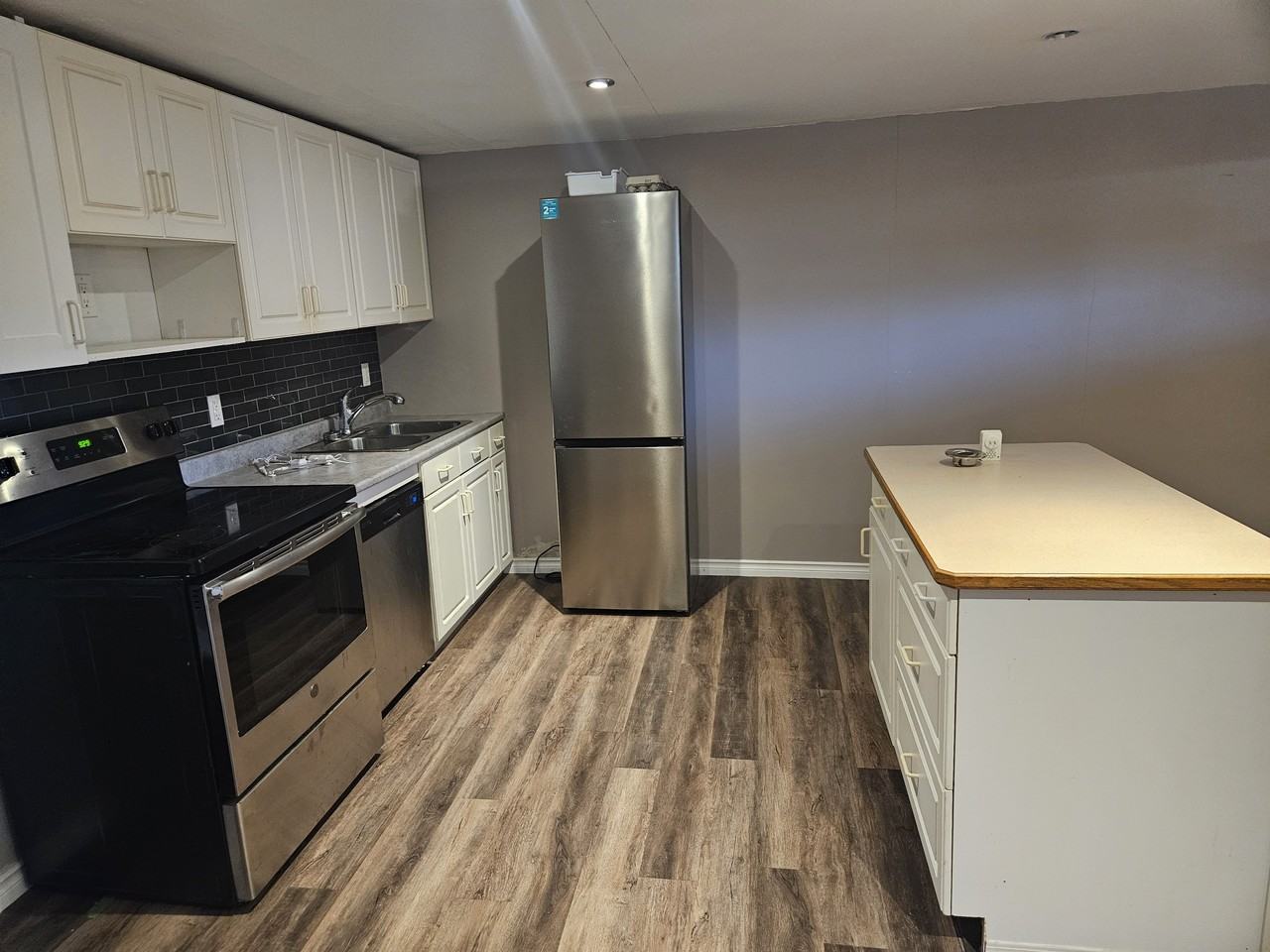 404 St John St - Photo 7 of 16