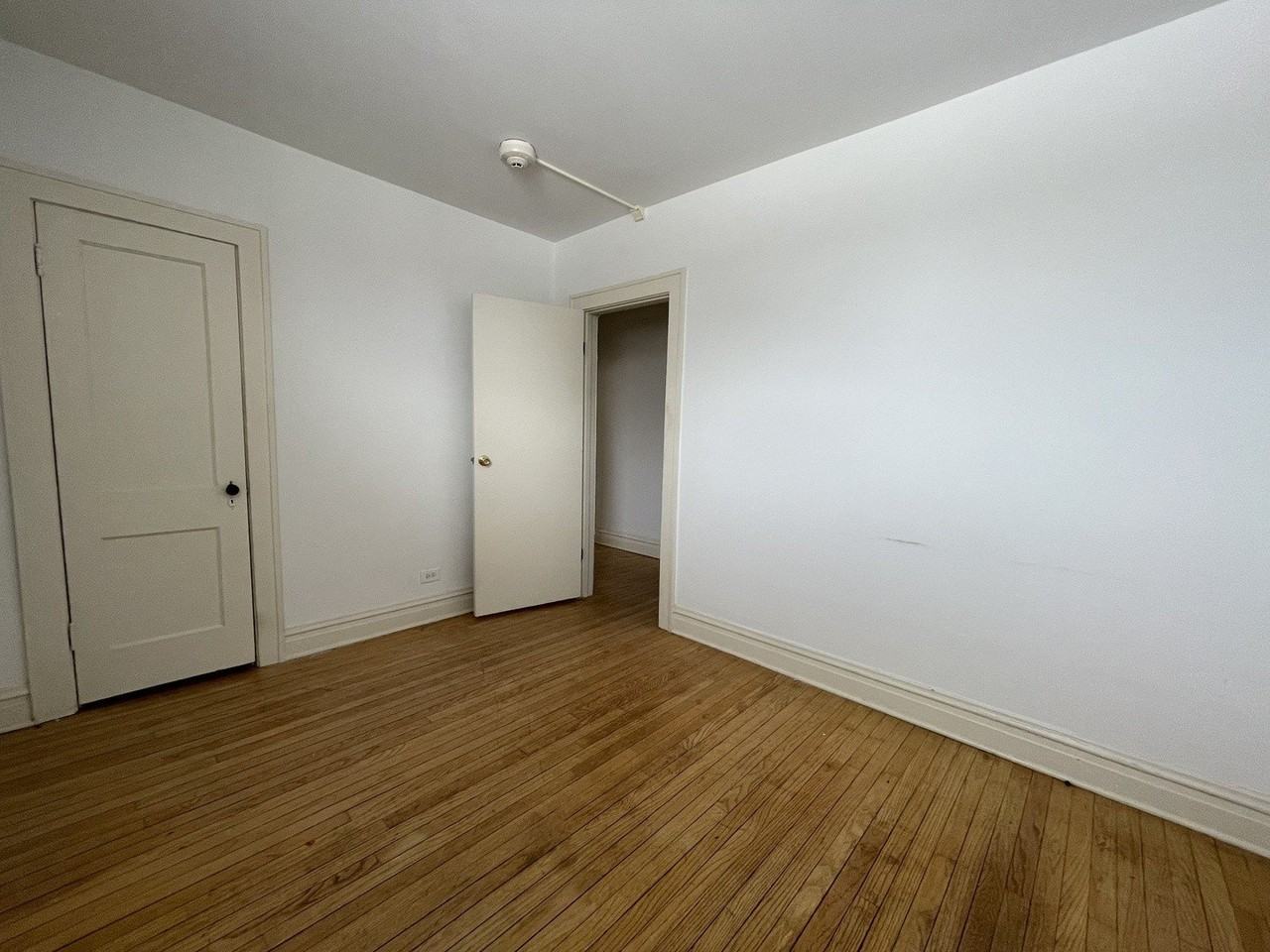 28W579 Stafford Pl #1 - Photo 5 of 9