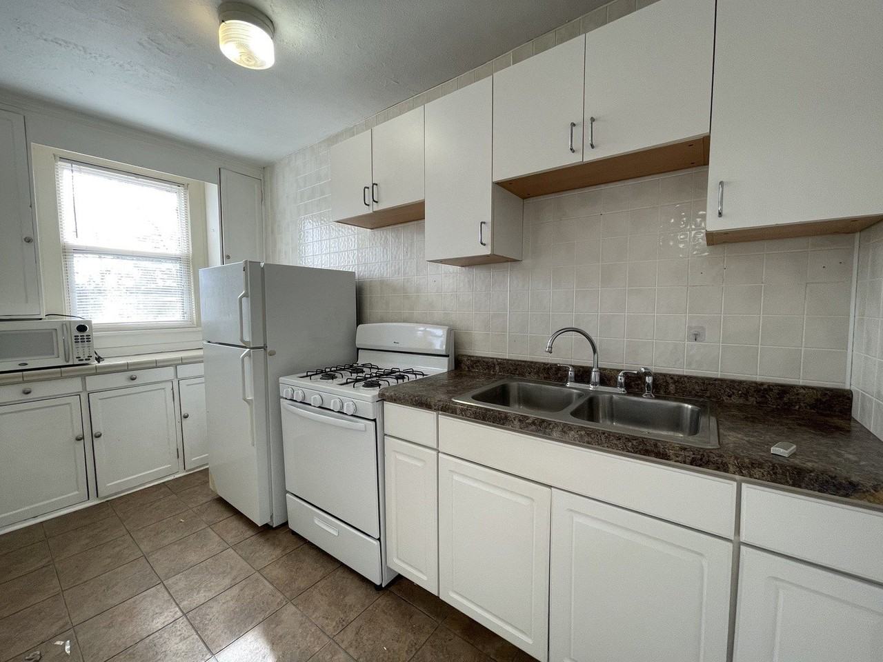 28W579 Stafford Pl #1 - Photo 6 of 9