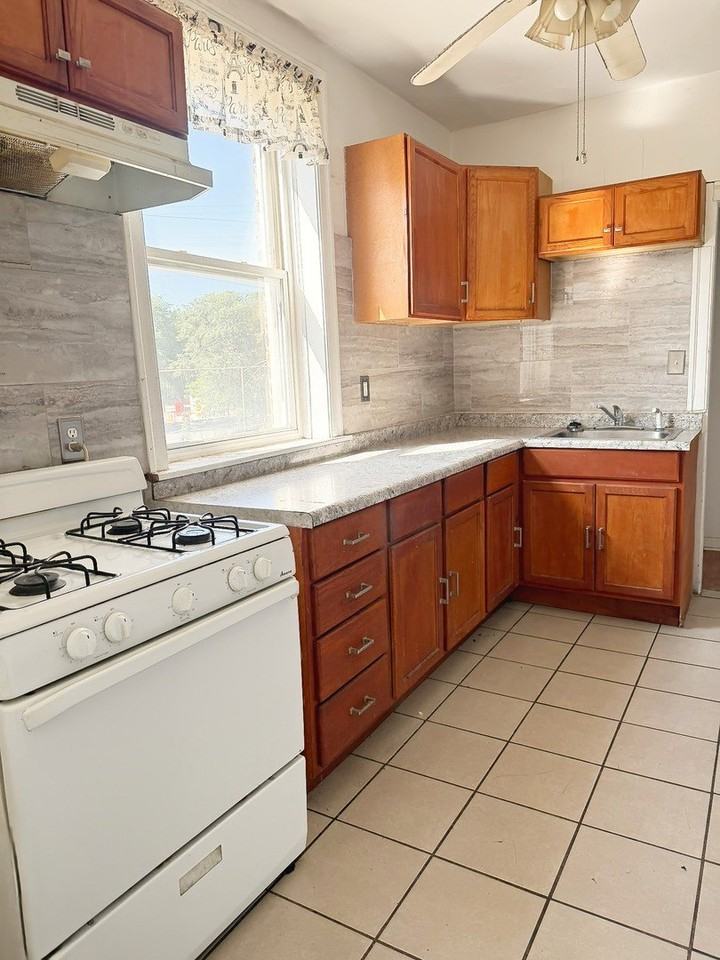 7547 S Cornell Ave #2 - Photo 4 of 11