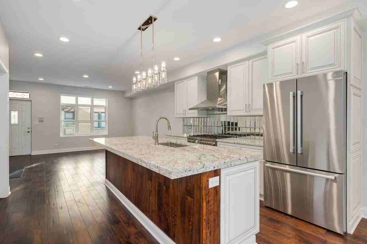 1919 N Drake Ave #B - Photo 4 of 25