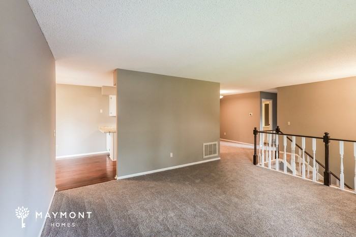 8433 Thomas Ct N - Photo 5 of 16