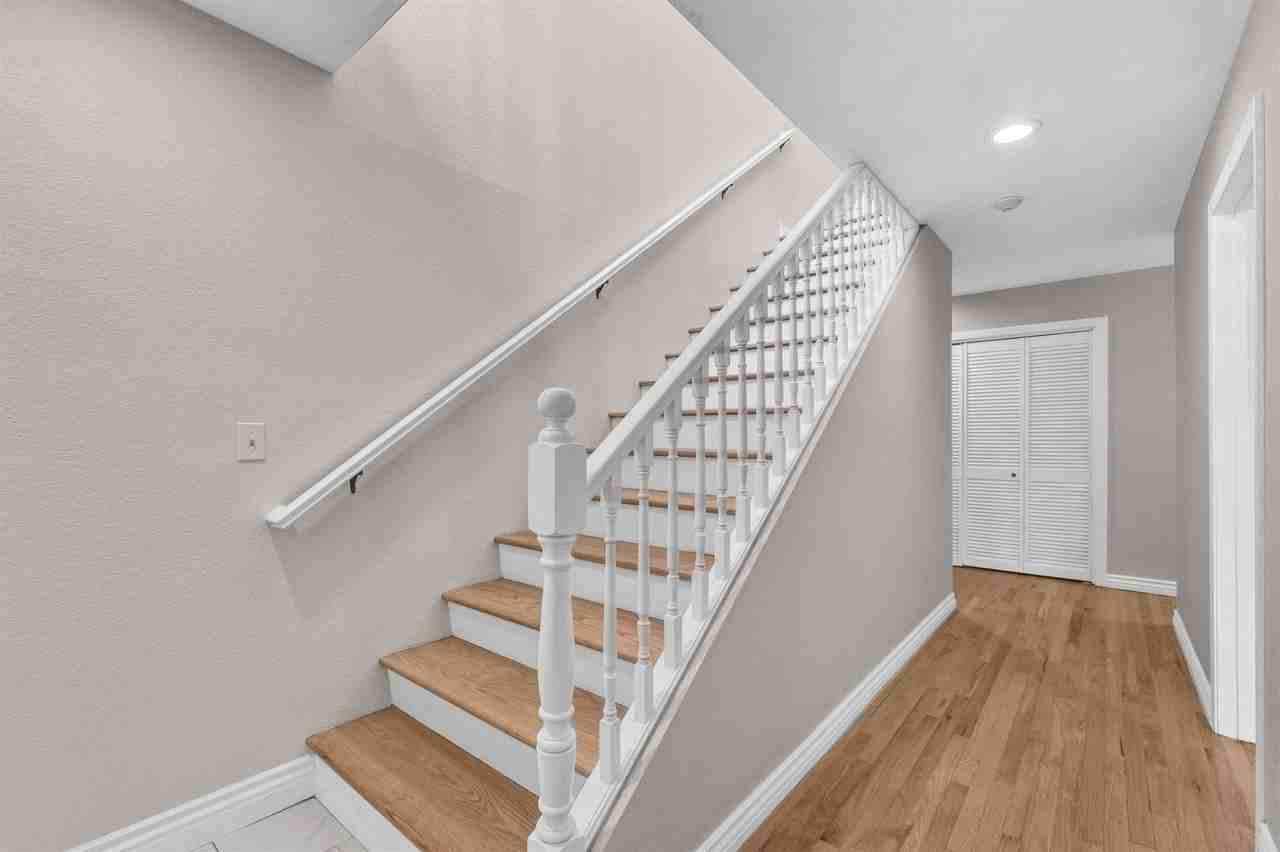 203 N Lucia Ave - Photo 3 of 19
