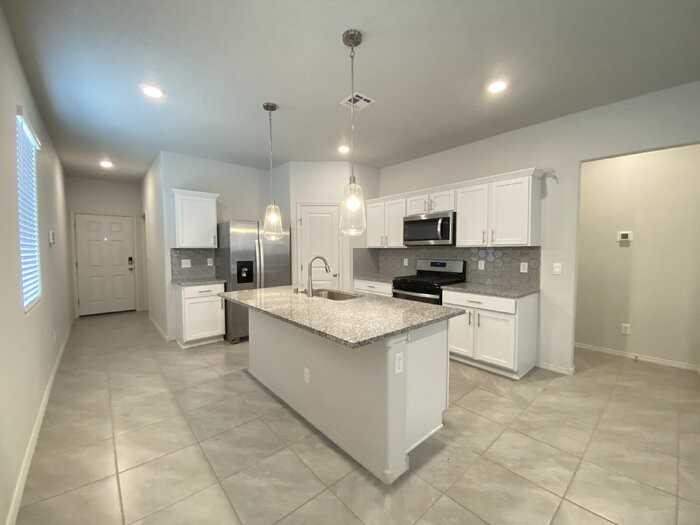 2409 Talisker St Ne - Photo 4 of 23