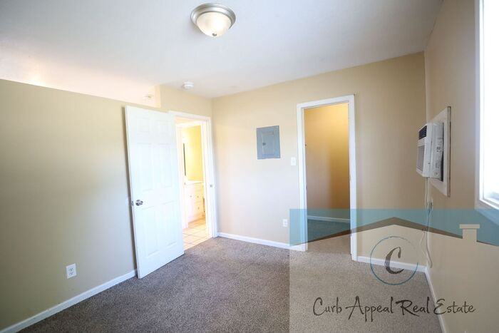 117 N Rogers St #10 - Photo 3 of 10