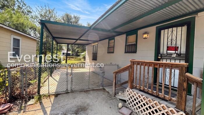 722 Hearne - Photo 2 of 16
