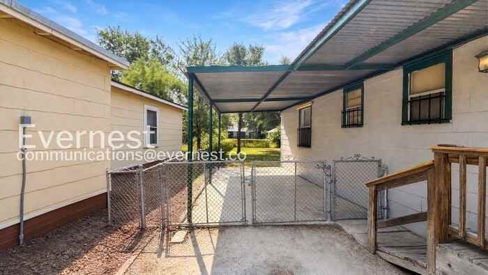722 Hearne - Photo 3 of 16