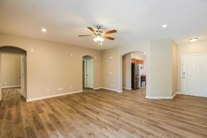 1621 S 85th Dr - Photo 4 of 20