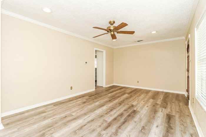 2310 Ridgewood St - Photo 3 of 20