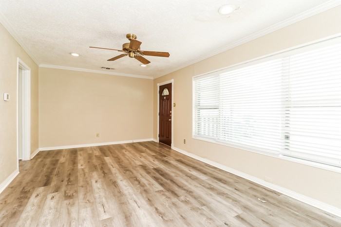 2310 Ridgewood St - Photo 4 of 20