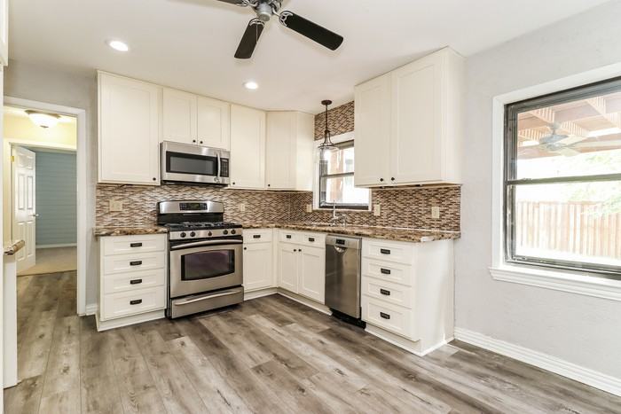 2310 Ridgewood St - Photo 7 of 20