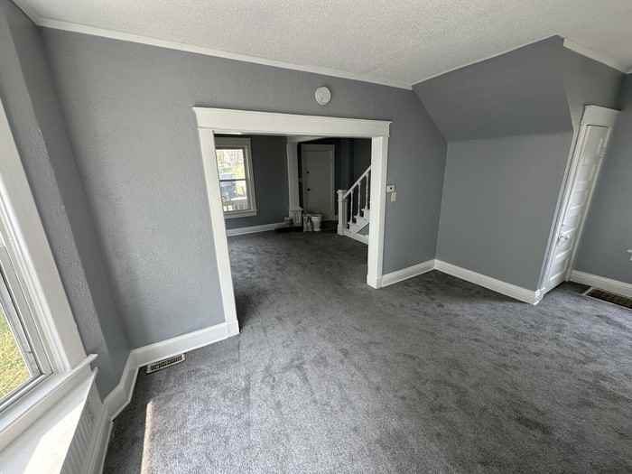 109 N Lawndale Ave - Photo 4 of 8