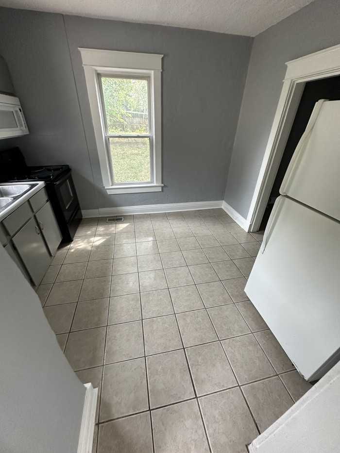 109 N Lawndale Ave - Photo 7 of 8