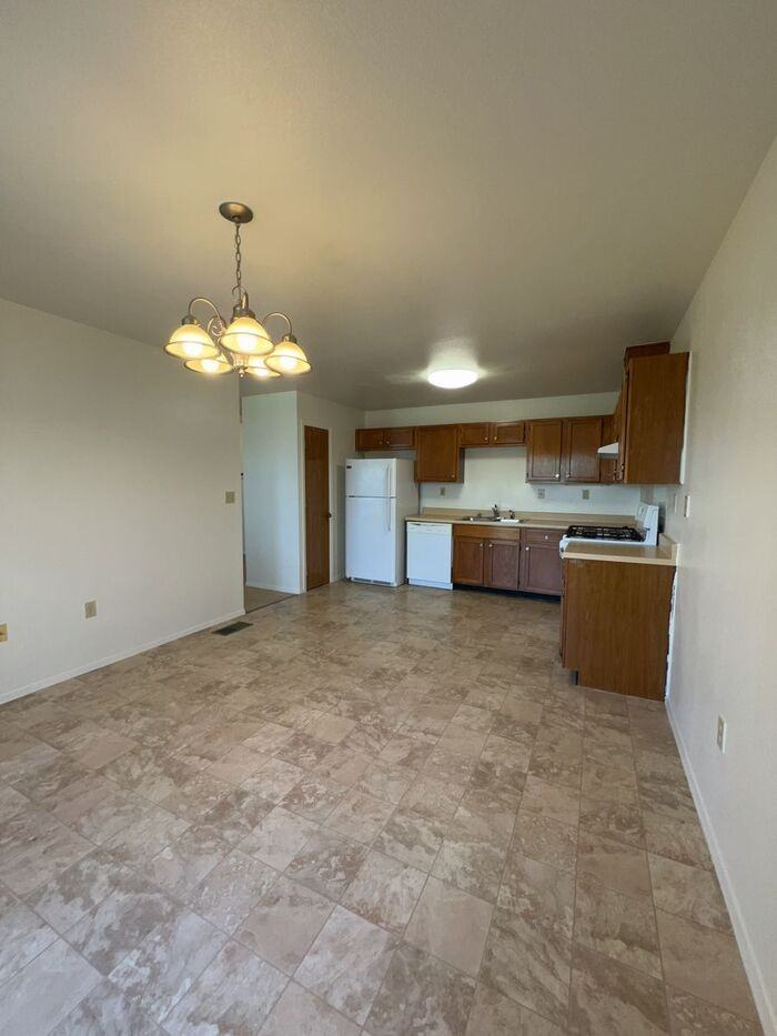 1373 Dakota Dr - Photo 3 of 7