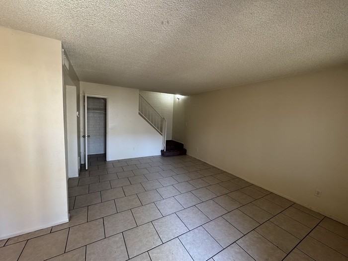 6737 W Devonshire Ave - Photo 4 of 14