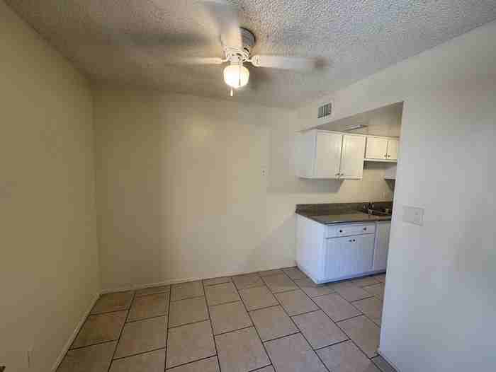 6737 W Devonshire Ave - Photo 5 of 14