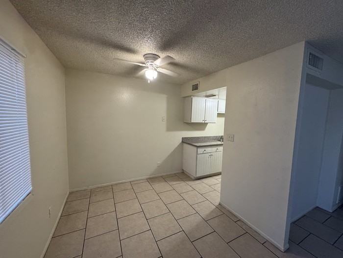 6737 W Devonshire Ave - Photo 7 of 14