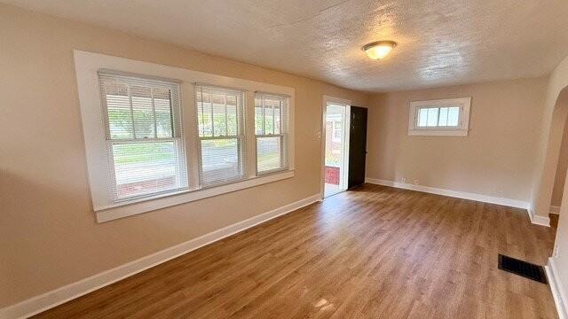 5936 Dewey Ave - Photo 3 of 11