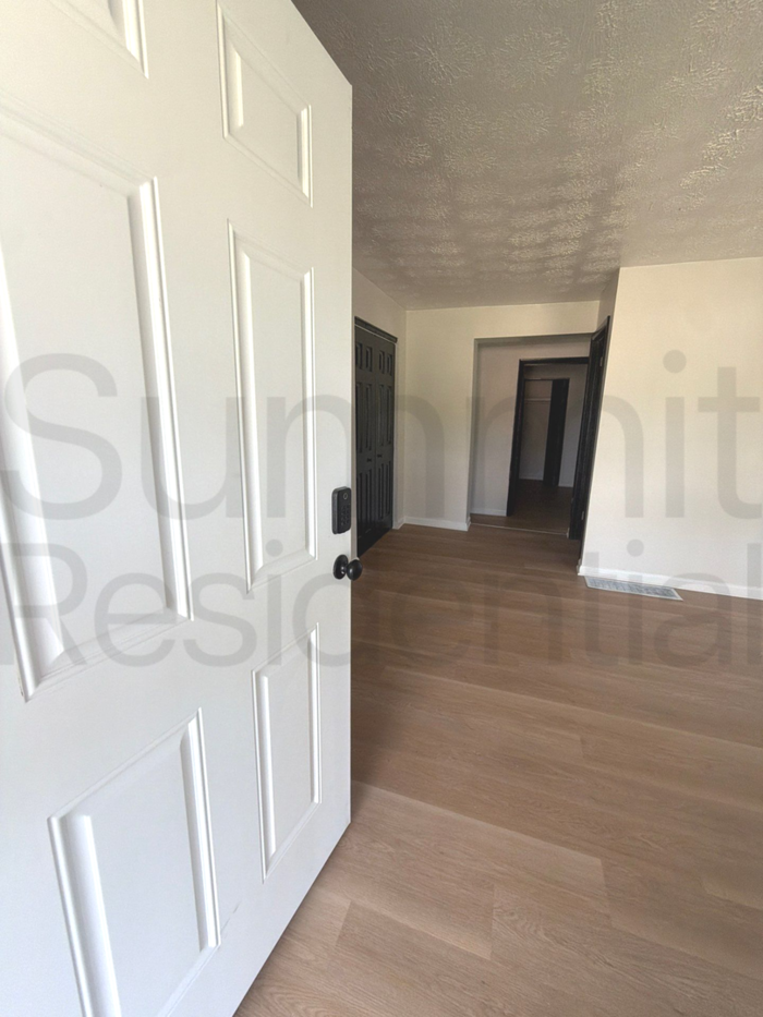327 S Main St - Photo 2 of 5