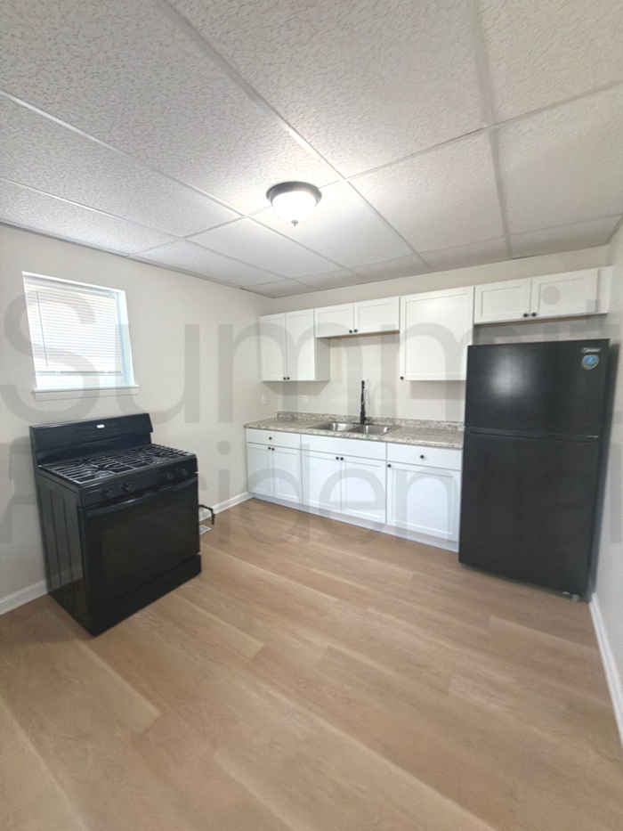 327 S Main St - Photo 3 of 5