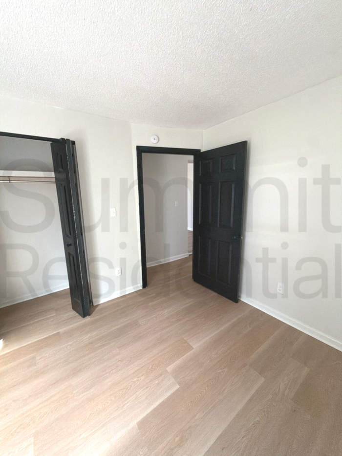 327 S Main St - Photo 5 of 5