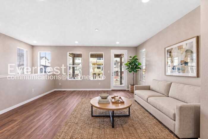 8970 Southurst St - Photo 3 of 27