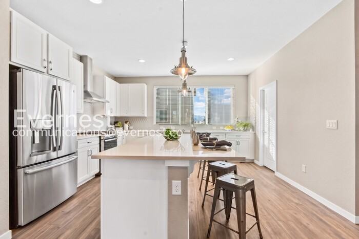 8970 Southurst St - Photo 5 of 27