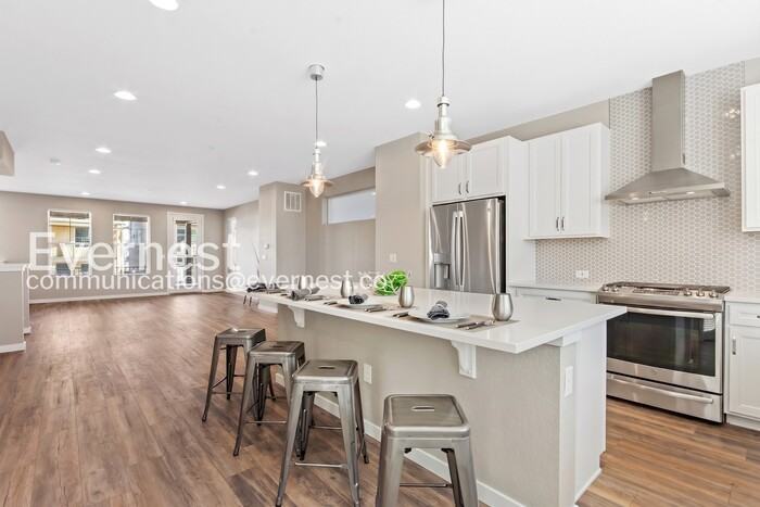 8970 Southurst St - Photo 6 of 27