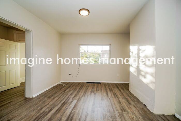 827 Southern Ave - Photo 5 of 24