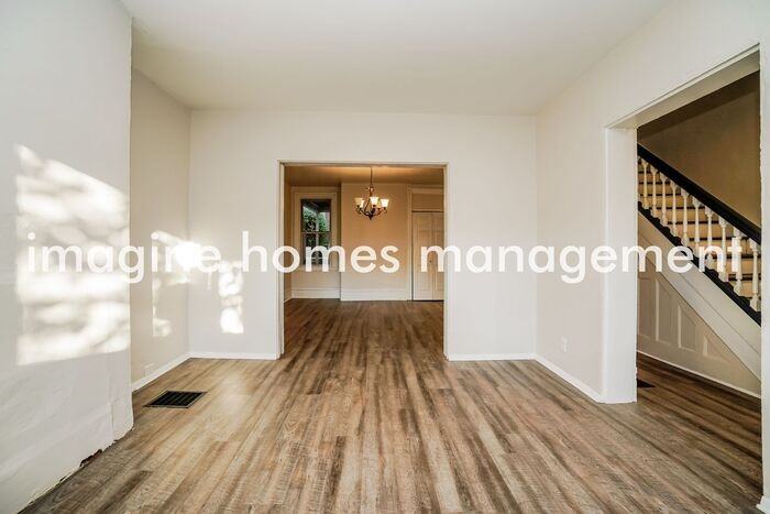 827 Southern Ave - Photo 6 of 24