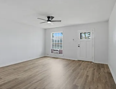 607 S Austin St - Photo 6 of 12