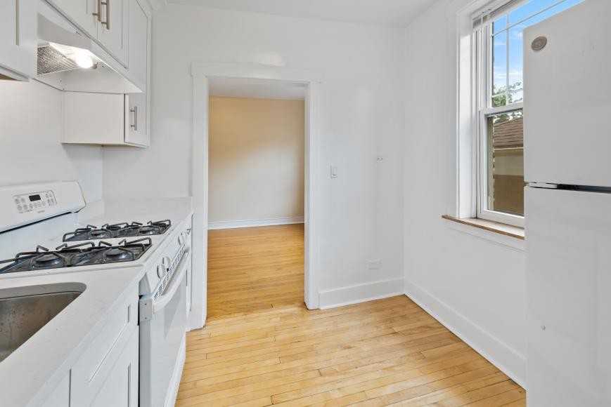 1923 W Estes Ave - Photo 3 of 10