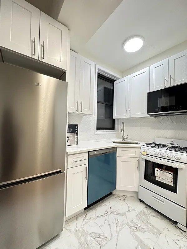 901 1st Ave - Photo 2 of 6