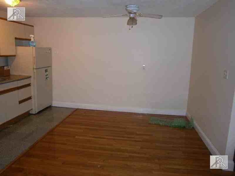 215 Kent St - Photo 5 of 5