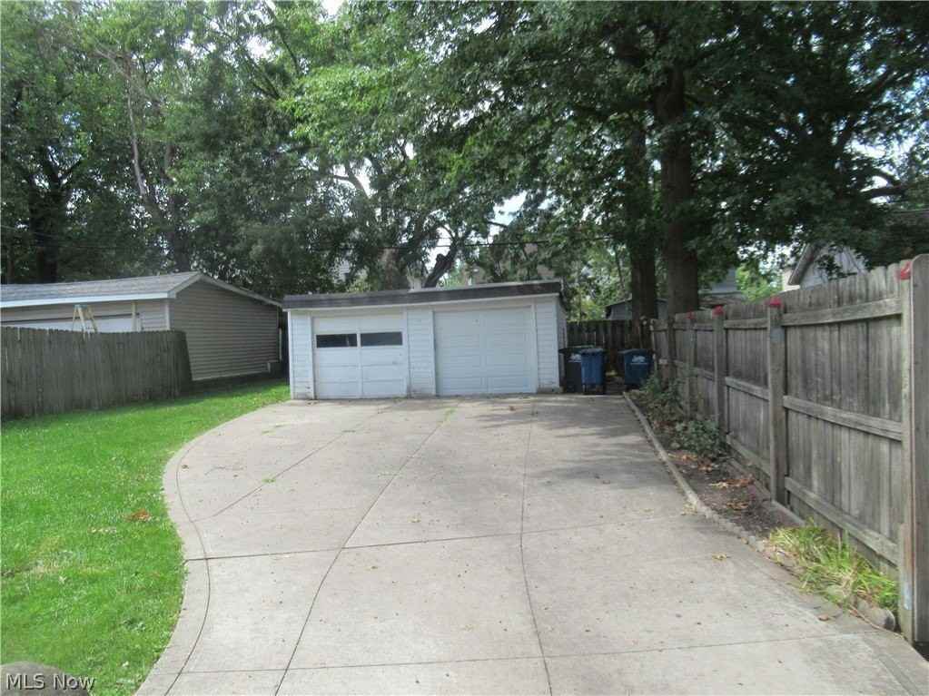 1520 Ridgewood Ave - Photo 3 of 20