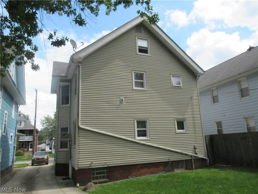 1520 Ridgewood Ave - Photo 4 of 20